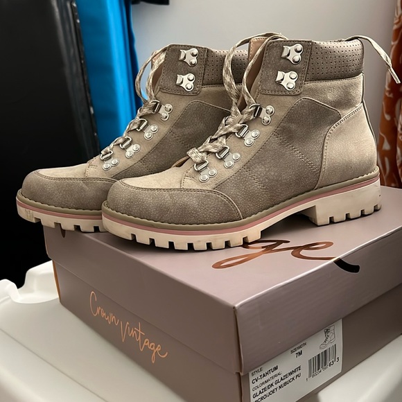 Crown vintage boots - Picture 1 of 4